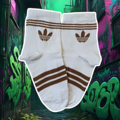 Adidas beige con logo marron