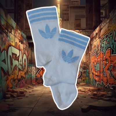 Adidas blanca con celeste