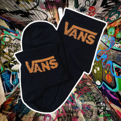 Vans negro con naranja