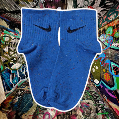 Nike azul pintitas