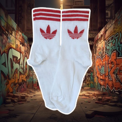 Adidas blanca con logo rojo