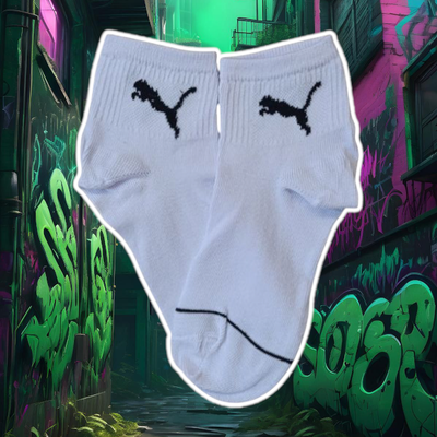 Puma blanca con logo negro y raya