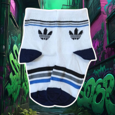 Tenis Adidas blanca con logo azul