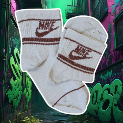 Tenis Nike Beige letras marrones