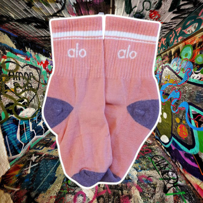 Tenis ALO rosa letras blancas