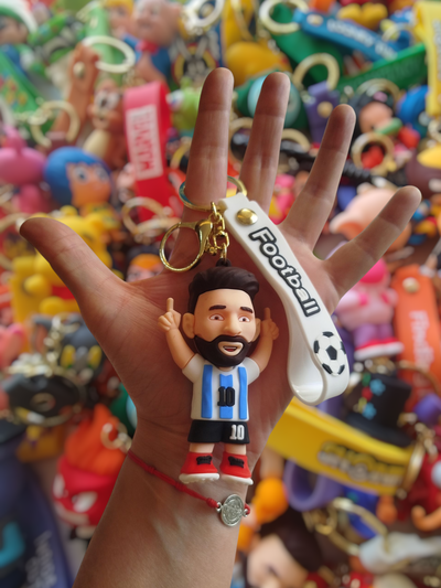 Messi manos arriba