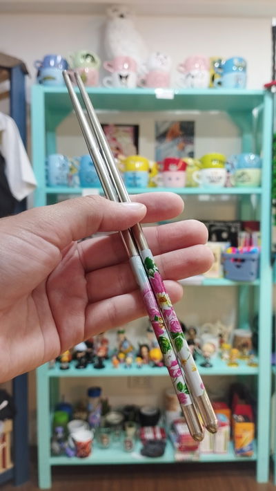 Palillos chinos de metal 