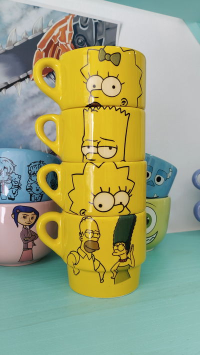 Torre de tazas de los Simpson 