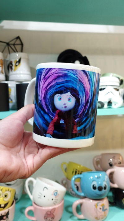 Taza de Coraline 