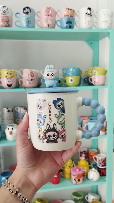 Taza de Labubus con tapa 