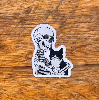 Esqueleto y Gato