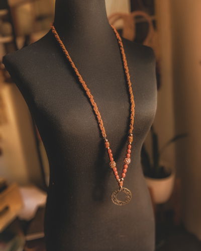 collar artesanal largo con dije