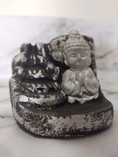 Cascada de humo con buda 