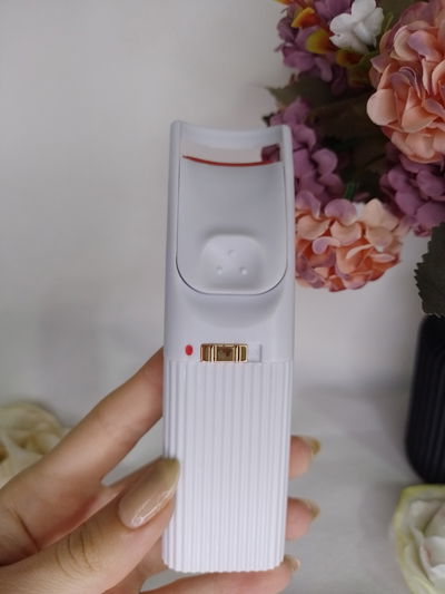 Rizador de pestañas con calor