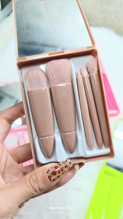 Set de 5 brochas en estuche con espejo x1