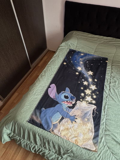 TOALLON ANIMADO STITCH ESTRELLAS 73x150