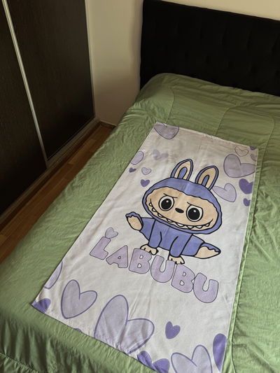 TOALLON ANIMADO LABUBU VIOLETA 73x150