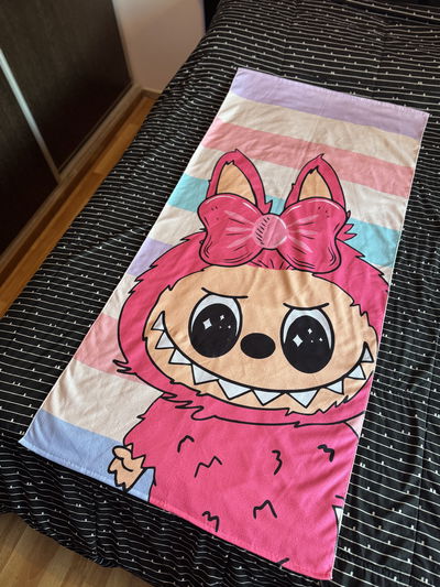 TOALLON LABUBU ROSA 73x150