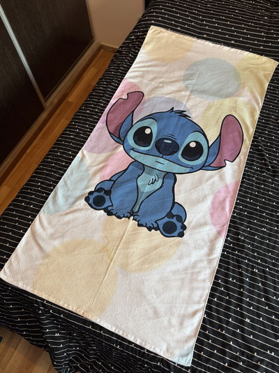 TOALLON ANIMADO STITCH CIRCULOS 73x150