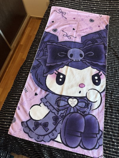 TOALLON ANIMADO KUROMI VIOLETA 73x150