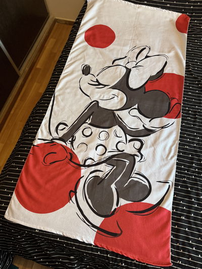 TOALLON ANIMADO MINNIE CIRCULOS 73x150
