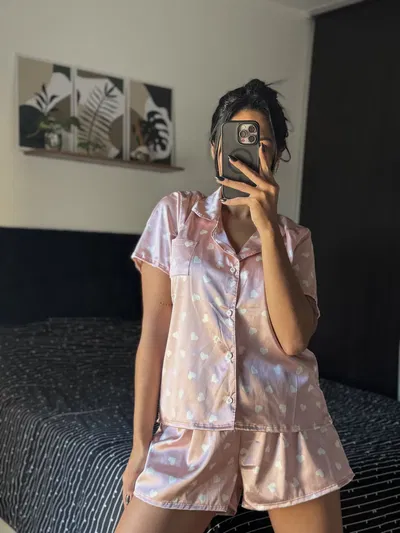 CAMISERO CORTO SATÉN ADULTO ROSA CORAZONES