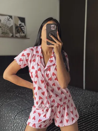 CAMISERO CORTO ADULTO CORAZONES ROJOS