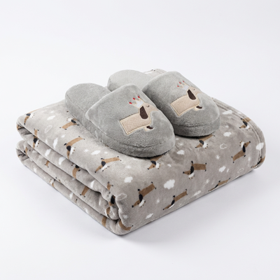 Manta Soft Premium + Pantuflas a Juego Perrito Salchicha (Diseños Exclusivos PC)