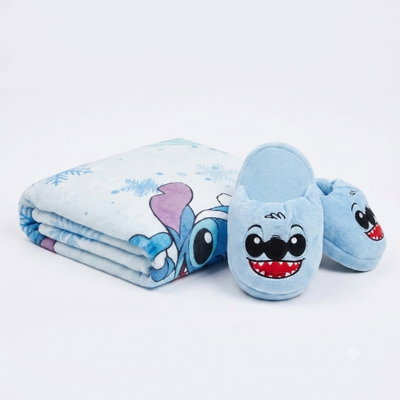 Set Manta Soft Premium + Pantuflas a Juego STITCH INVIERNO (Diseños Exclusivos PC)