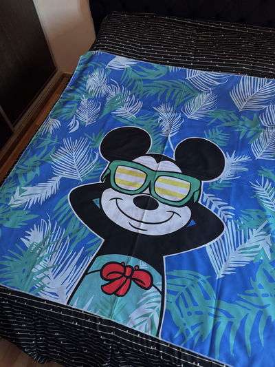 LONA PLAYERA MICKEY MOUSE ACOSTADO 150x150