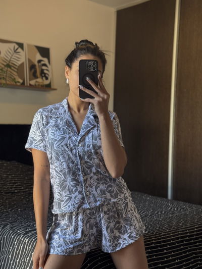 CAMISERO modal soft CORTO ADULTO FLORES GRISES