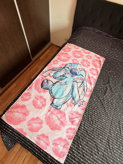 TOALLON ANIMADO STITCH BESOS 73x150 