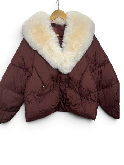 Campera con cuello de piel desmontable