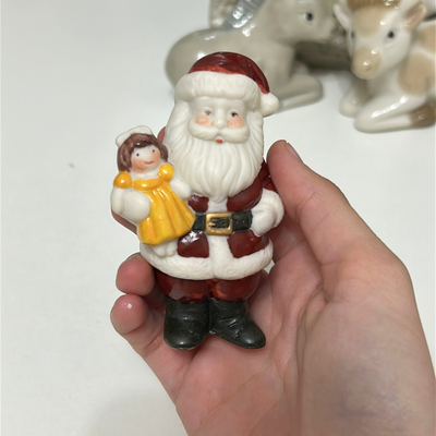 Pequeño papá Noel de cerámica artesanal 