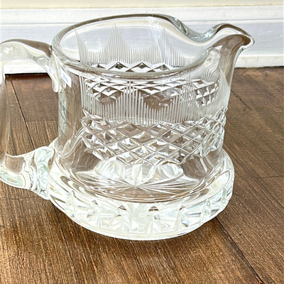 Jarra de cristal súper tallada con pico vertedor
