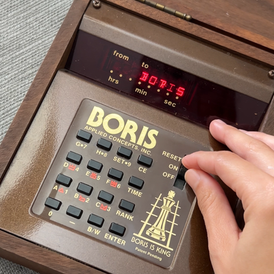 Juego de ajedrez antiguo electrónico marca Boris con manual original