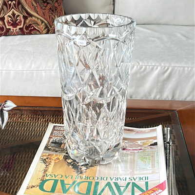 Jarrón de cristal tallado 