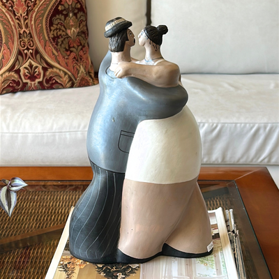 Escultura de cerámica estilo Botero 