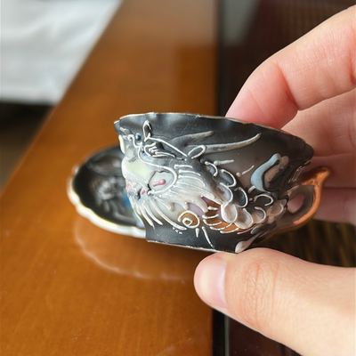 Taza de cafe de colección miniatura en porcelana japonesa con relieve dragón ware