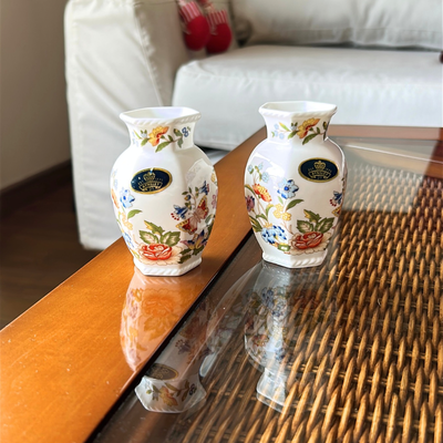 Duo de jarrones decorativos Aynsley England modelo cottage garden (Precio individual)