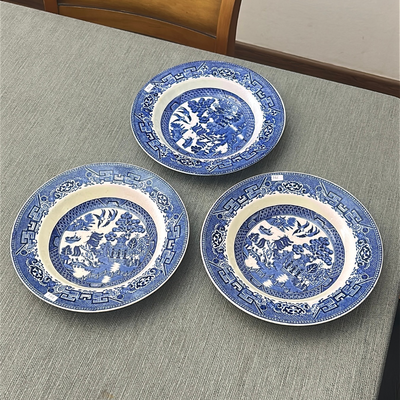 Plato hondo ingles con diseño oriental Blue Willow, Harrods Bs As 