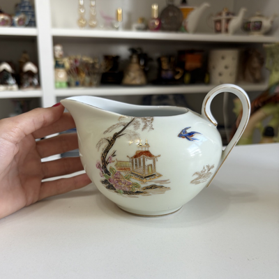 Lechera de porcelana Tsuji