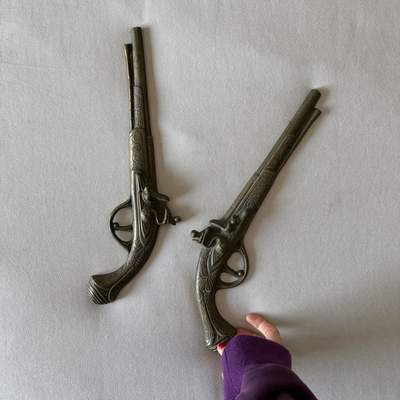 Par de pistolas de bronce antiguas (precio individual)
