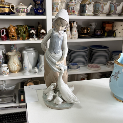 Lladro pastora con caracoles 