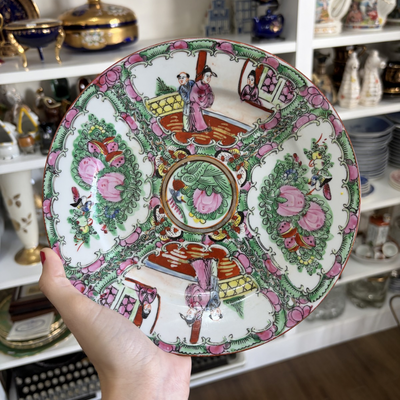 Antiguo plato de porcelana china 