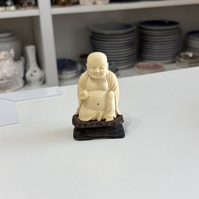 Buda sonriente material noble 