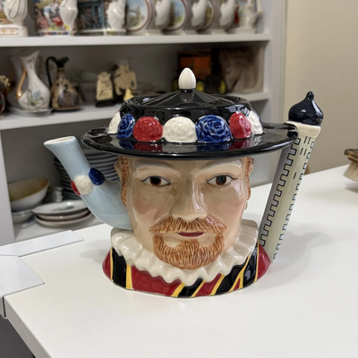 Tetera inglesa James Sadler soldado Beefeater 