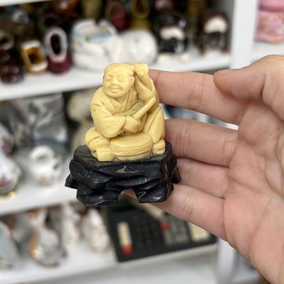 Figura oriental de anciano para atraer fortuna, salud y alejar malas energías 