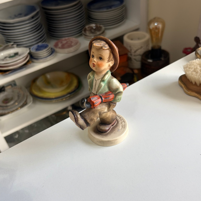 Figura Goebel Happy Traveler