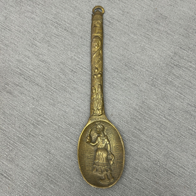 Cuchara de bronce antiguo